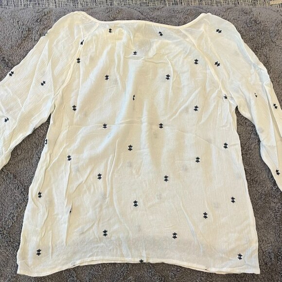 Flowy white blouse with stitched blue details - Picture 2 of 3